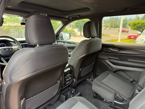 Used 2025 Jeep Grand Cherokee L Laredo w/ Luxury Tech Group I AWD/4WD image 31