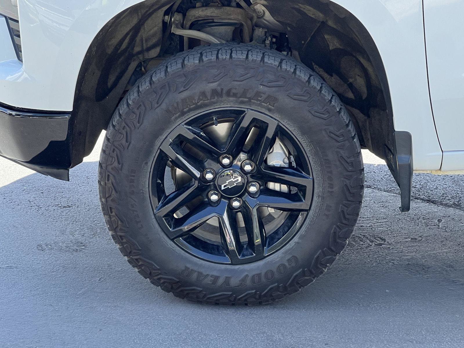 Used 2025 Chevrolet Silverado 1500 Custom Trail Boss AWD/4WD image 21