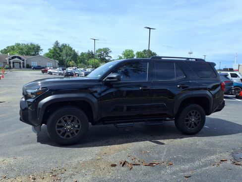 Certified 2025 Toyota 4Runner SR5 AWD/4WD image 23