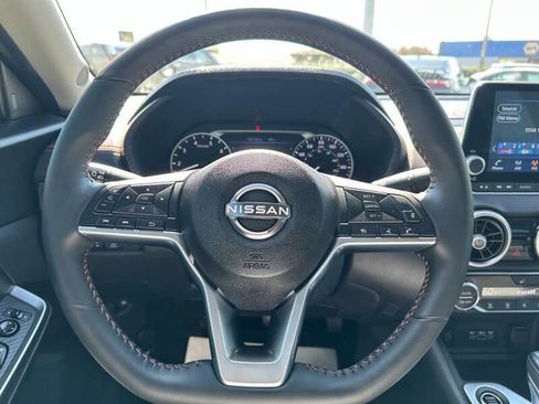 Used 2025 Nissan Sentra SR image 18