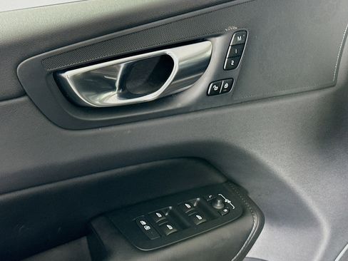 Used 2025 Volvo XC60 B5 Plus image 15