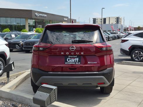 Used 2023 Nissan Rogue SV AWD/4WD image 5