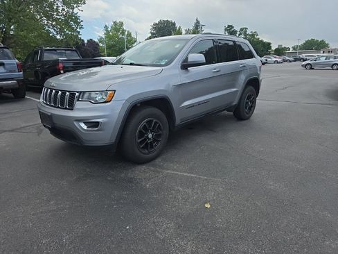 Used 2018 Jeep Grand Cherokee Laredo AWD/4WD image 4