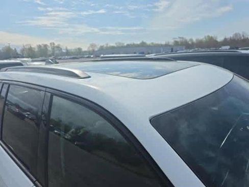 Used 2023 Jeep Grand Cherokee Limited w/ Black Appearance Package AWD/4WD image 7