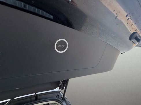 Used 2018 Tesla Model X P100D image 33