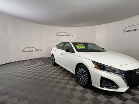 Certified 2025 Nissan Altima 2.5 SV image 2