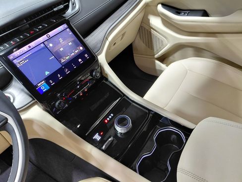 Used 2023 Jeep Grand Cherokee L Limited image 33