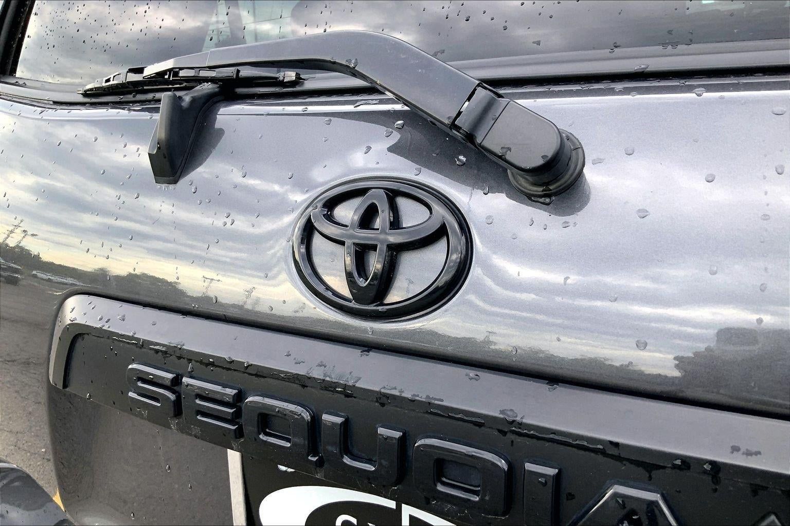 Used 2022 Toyota Sequoia TRD Pro AWD/4WD image 31