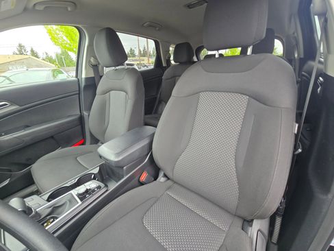 Used 2025 Kia Sportage LX FWD image 22