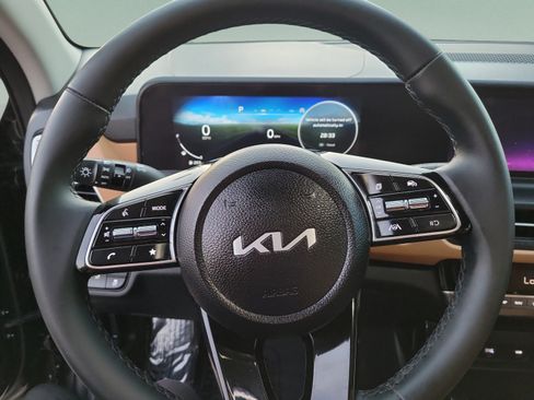 Certified 2024 Kia Seltos EX FWD image 17