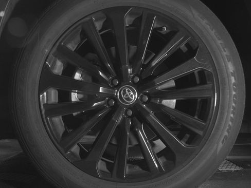 Used 2025 Toyota Highlander XSE image 12