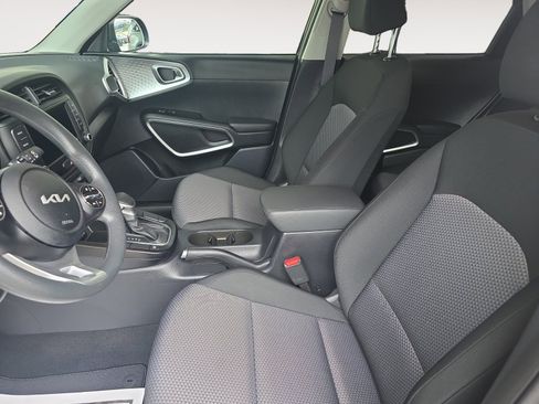 Certified 2025 Kia Soul LX image 21