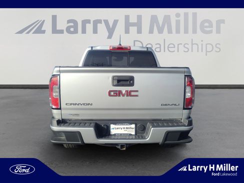 Used 2018 GMC Canyon Denali image 4