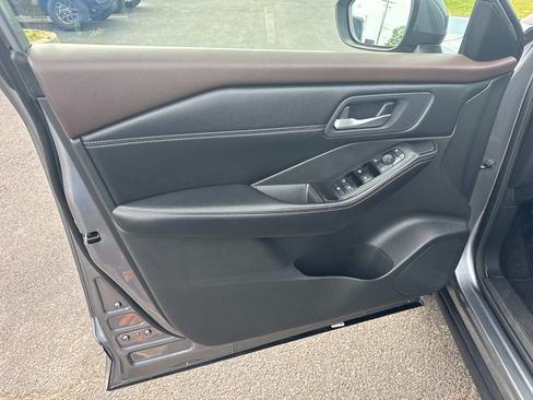 Used 2023 Nissan Rogue SV w/ SV Premium B Package FWD image 27