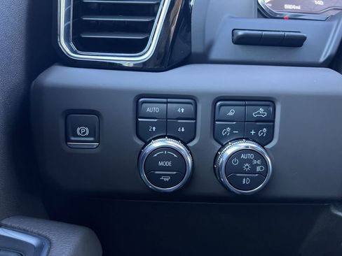 Used 2025 GMC Sierra 3500 Denali w/ Technology Package image 18