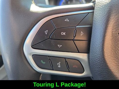 Used 2024 Chrysler Pacifica Touring-L FWD image 29