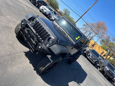 Used 2018 Jeep Wrangler Unlimited Sport S image 41
