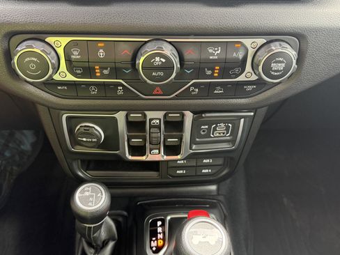 Used 2024 Jeep Wrangler Sport S image 21