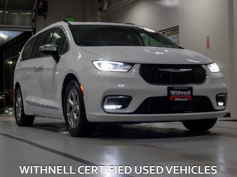 Used 2023 Chrysler Pacifica Limited image 2