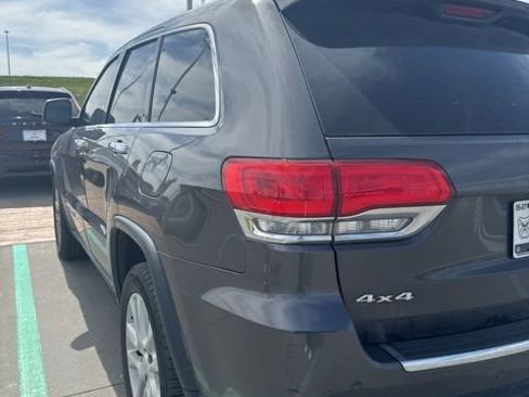 Used 2017 Jeep Grand Cherokee Limited AWD/4WD image 4