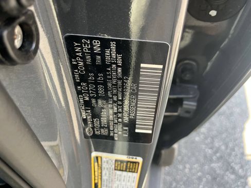 Used 2026 Hyundai Venue SEL FWD image 24