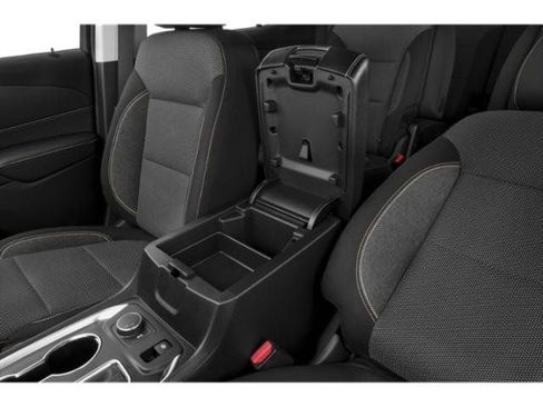 Used 2020 Chevrolet Traverse LT FWD image 18