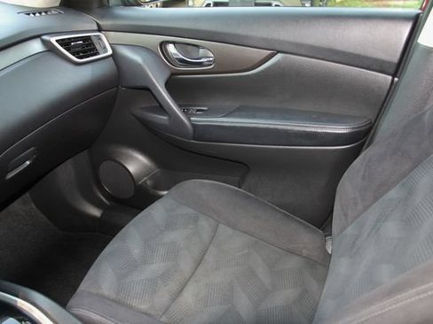 Used 2014 Nissan Rogue SV w/ SV Family Package AWD/4WD image 28
