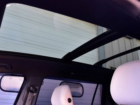 Used 2023 Volkswagen Tiguan SE R-Line image 10