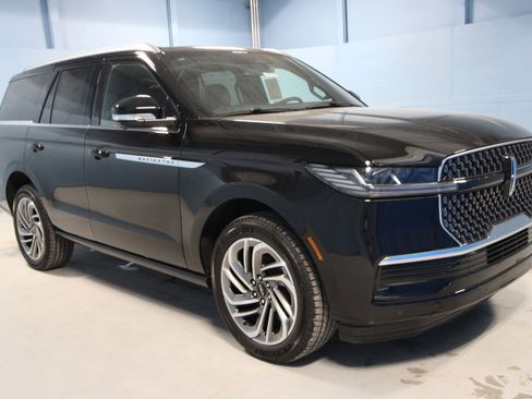 New 2026 Lincoln Navigator Reserve AWD/4WD image 1