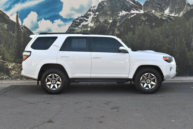 Used 2022 Chevrolet Silverado 1500 Custom w/ LPO, Blackout Package AWD/4WD image 2