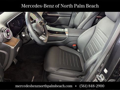 Used 2025 Mercedes-Benz GLC 300 image 6