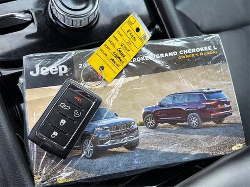 Used 2022 Jeep Grand Cherokee L Limited image 27