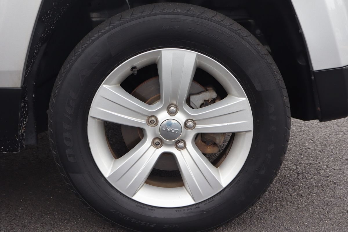 Used 2013 Jeep Patriot Sport AWD/4WD image 38