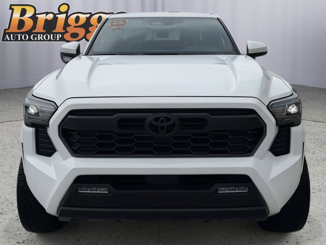 Used 2025 Toyota Tacoma SR5 AWD/4WD image 8