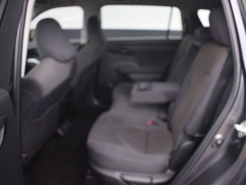 Used 2022 Toyota Highlander LE image 15