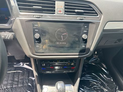 Used 2022 Volkswagen Tiguan SE FWD image 34