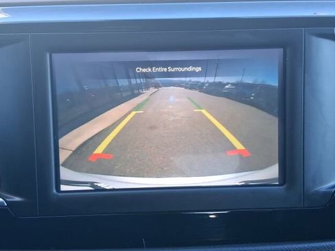 Used 2023 Chrysler Voyager LX image 40