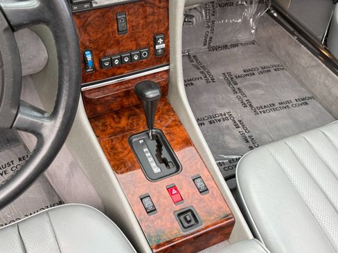 Used 1988 Mercedes-Benz 560 SL 560 SL image 20