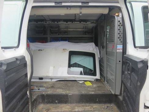 Used 2017 GMC Savana 3500 RWD image 24