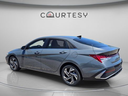 New 2026 Hyundai Elantra Limited FWD image 3