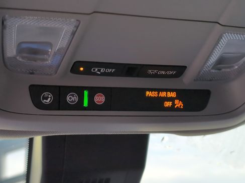 Used 2022 GMC Terrain SLE w/ Driver Convenience Package image 13