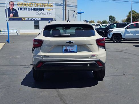 New 2026 Chevrolet Trax RS w/ Sunroof Package FWD image 5