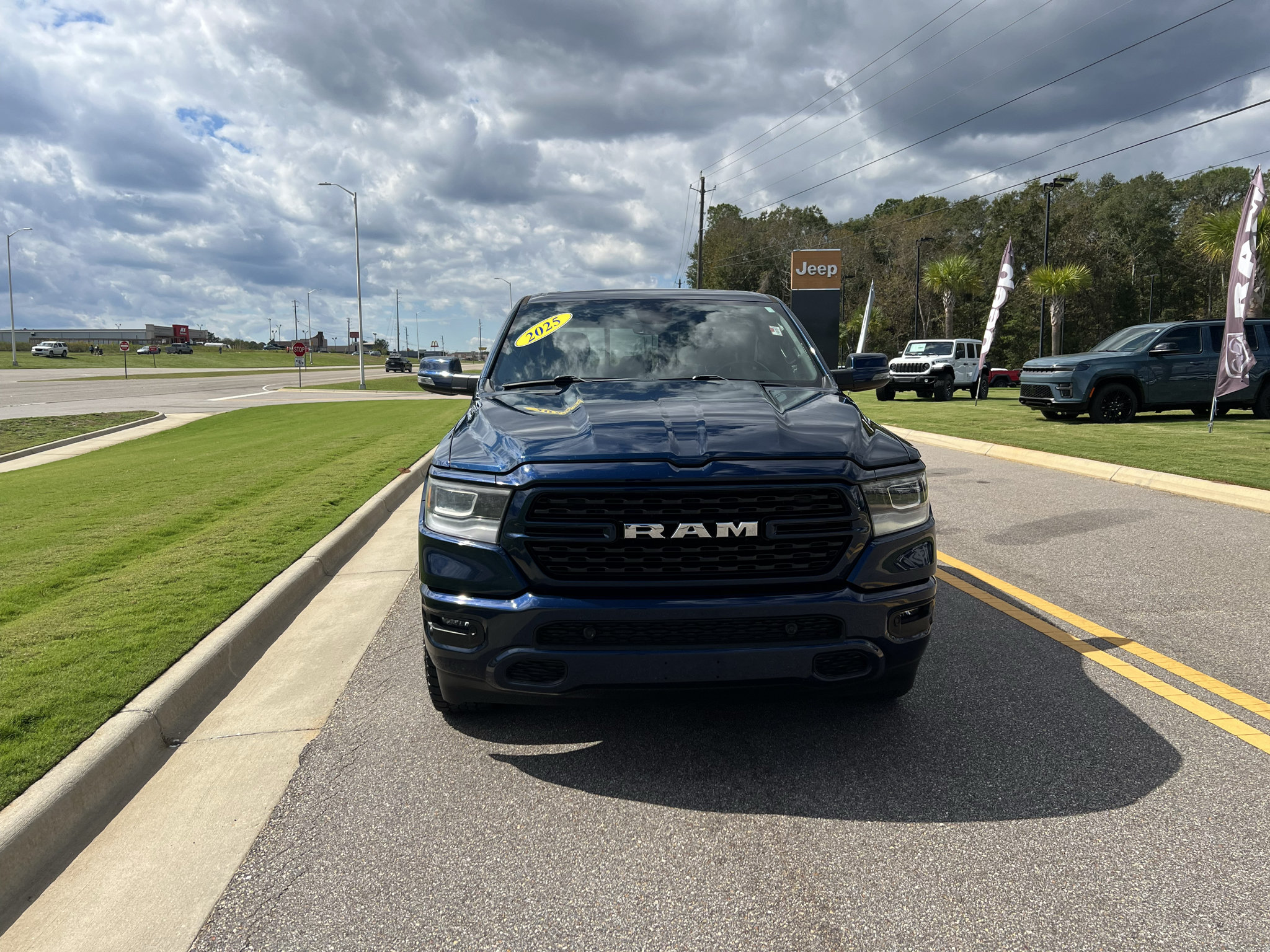 Used 2023 RAM 1500 Big Horn AWD/4WD image 2