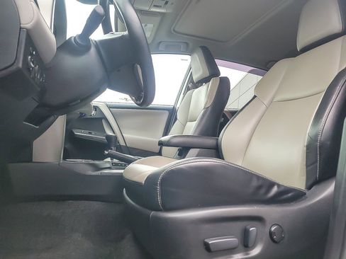 Used 2017 Toyota RAV4 Platinum image 6