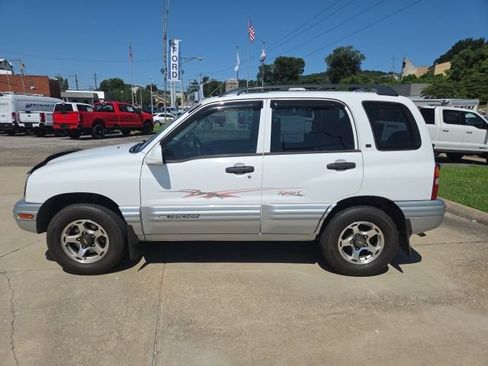 Used 2001 Chevrolet Tracker LT AWD/4WD image 2