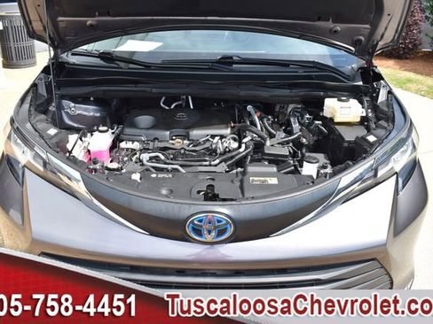 Used 2023 Toyota Sienna XLE FWD image 46