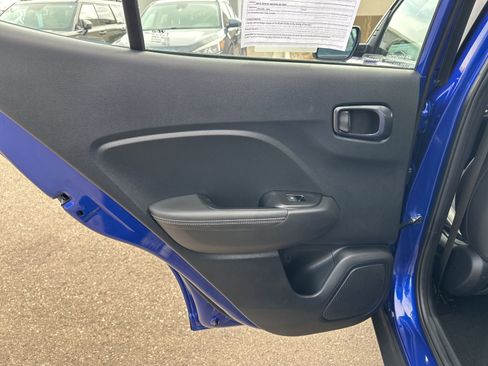 Used 2023 Hyundai Venue Limited FWD image 18