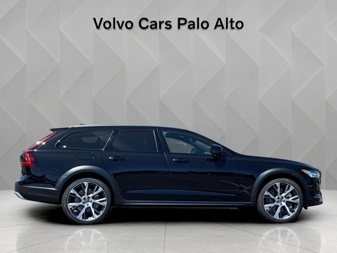 Certified 2025 Volvo V90 B6 Cross Country Ultra w/ Protection Package Premier AWD/4WD image 12