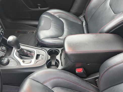 Used 2015 Jeep Cherokee Trailhawk w/ Comfort/Convenience Group image 20