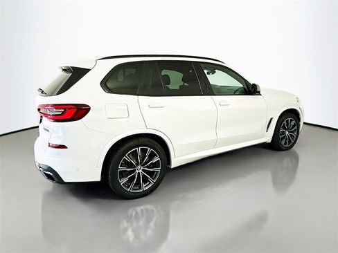 Used 2020 BMW X5 M50i image 8